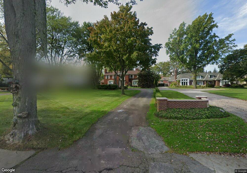 575 Lake Shore Rd, Grosse Pointe Shores, MI 48236 - photo 1