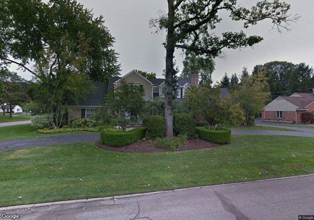 1247 Twin Maples Ln, Bloomfield Hills, MI 48301 - photo 1