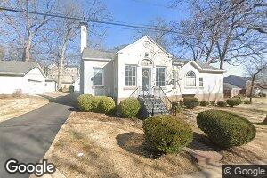 2104 Oak Dr, Saint Louis, MO 63131