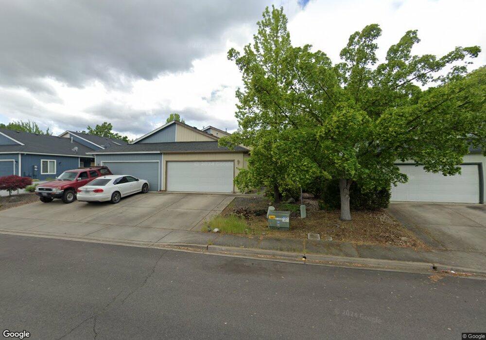 551 Mountain View Dr, Central Point, OR 97502 - photo 1