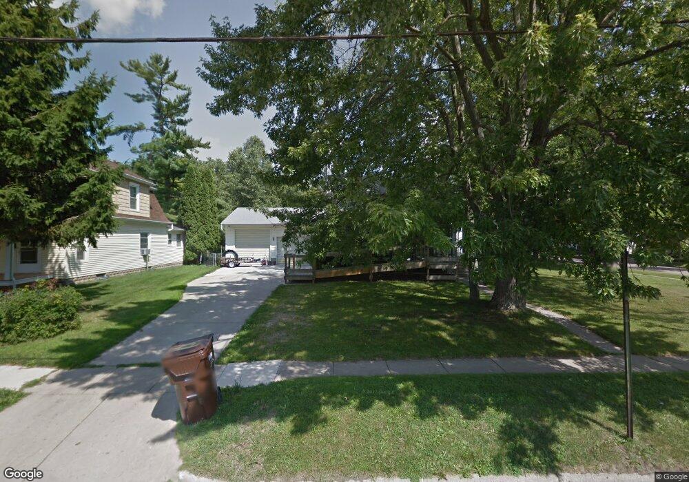 402 N Clinton St, Grand Ledge, MI 48837 - photo 1