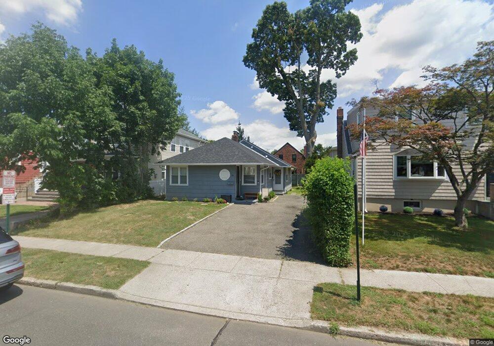 20 Dunwood Rd unit Rear, Port Washington, NY 11050 - photo 1