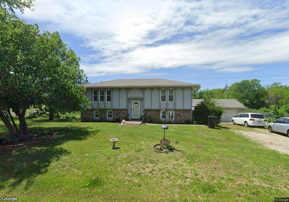 2211 SW Mission Hills Rd, Topeka, KS 66614 - photo 1
