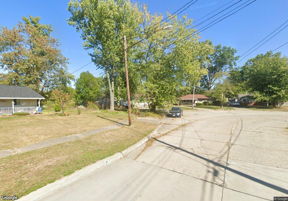 2033 E 39th St, Lorain, OH 44055 - photo 1