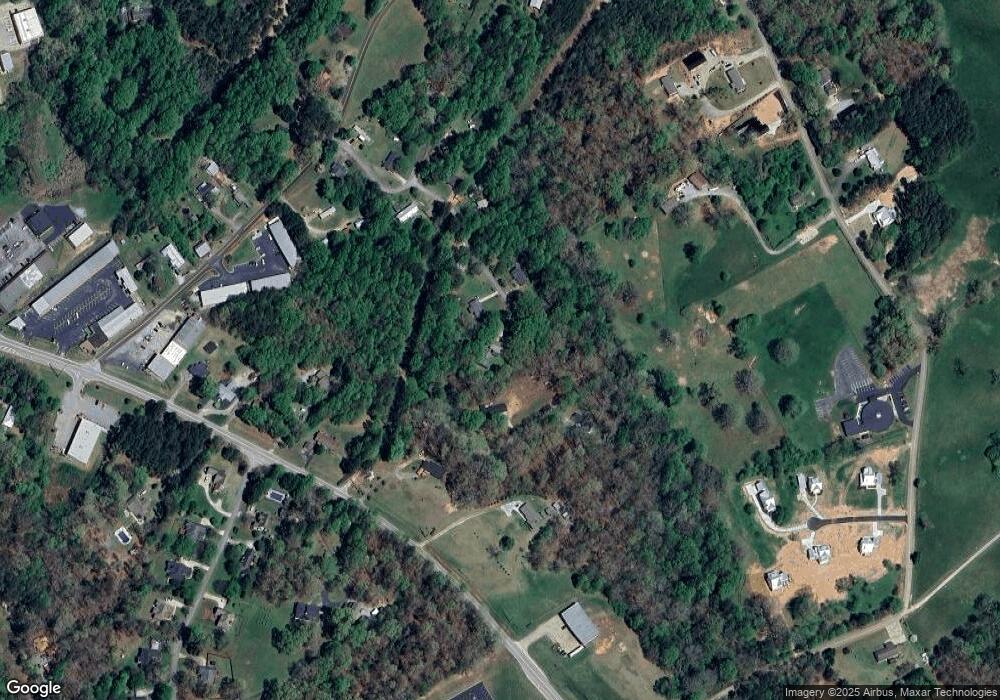 253 Dennis St, Clarkesville, GA 30523 - photo 1