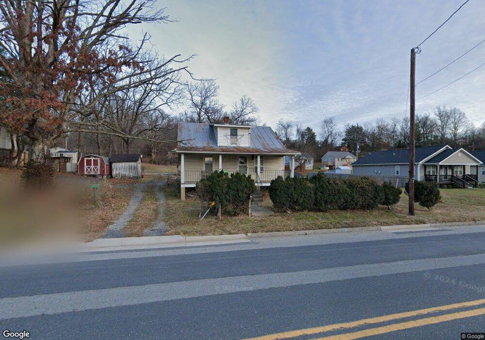 1412 N Delphine Ave, Waynesboro, VA 22980 - photo 1