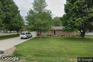 601 E Warren St, Moweaqua, IL 62550