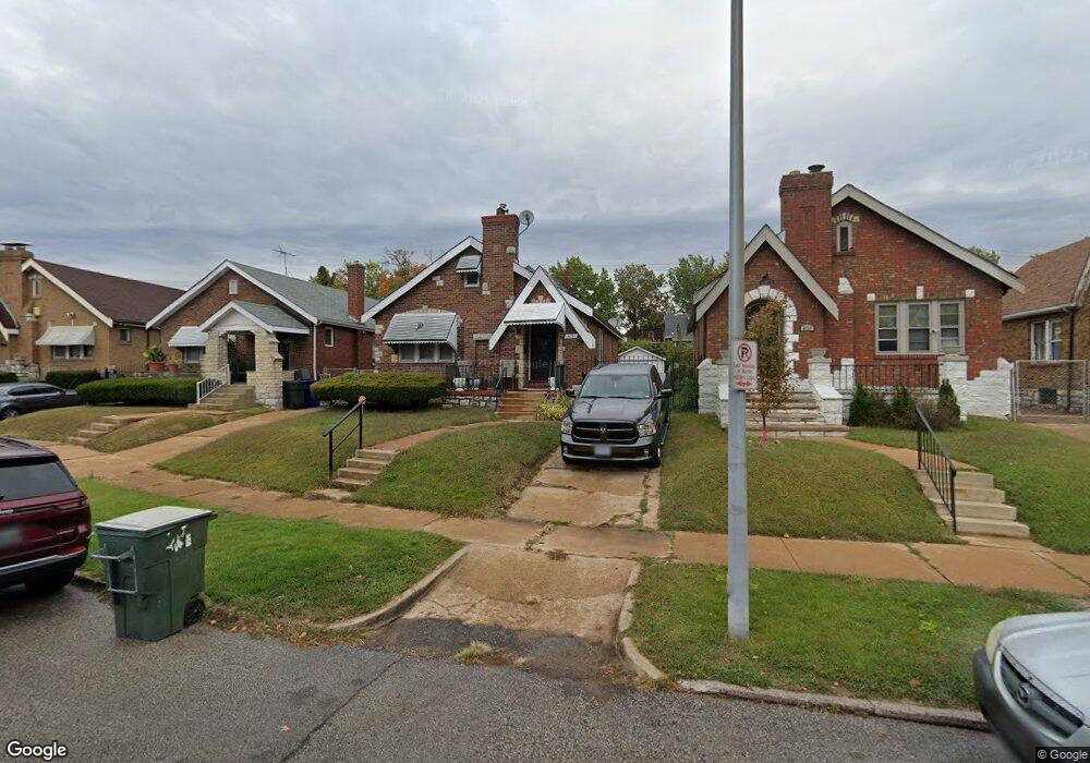 4731 Bessie Ct, Saint Louis, MO 63115 - photo 1