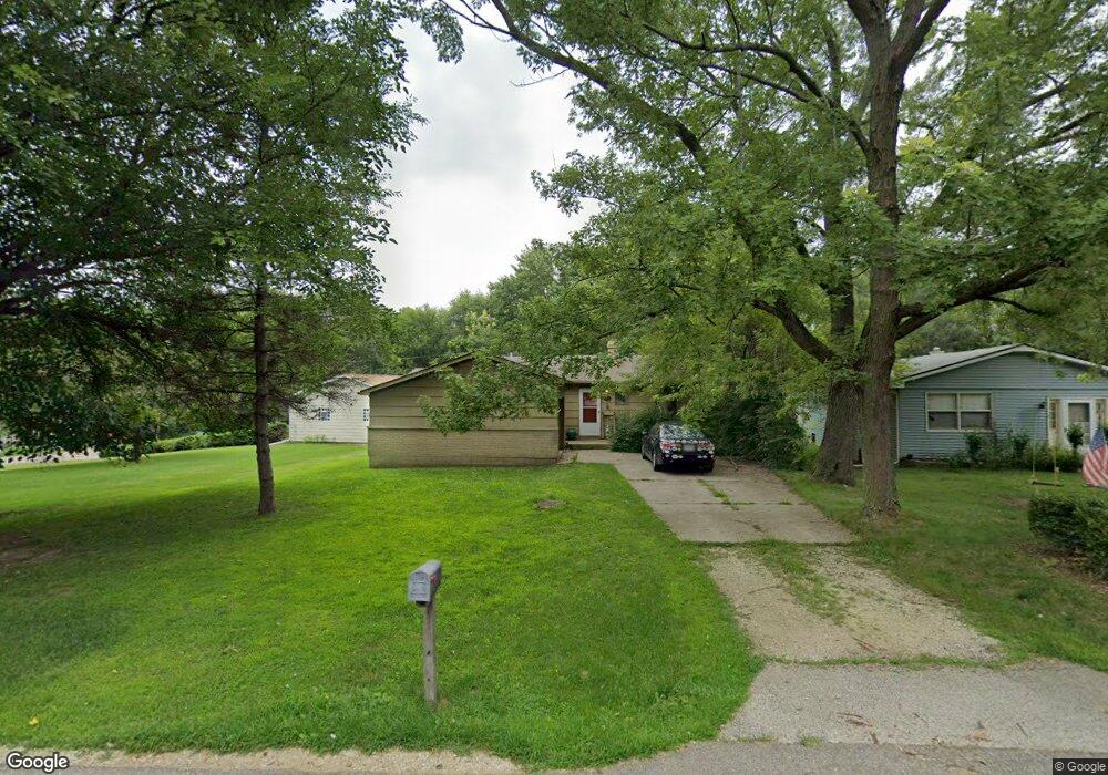 239 Robin Ln, Carpentersville, IL 60110 - photo 1