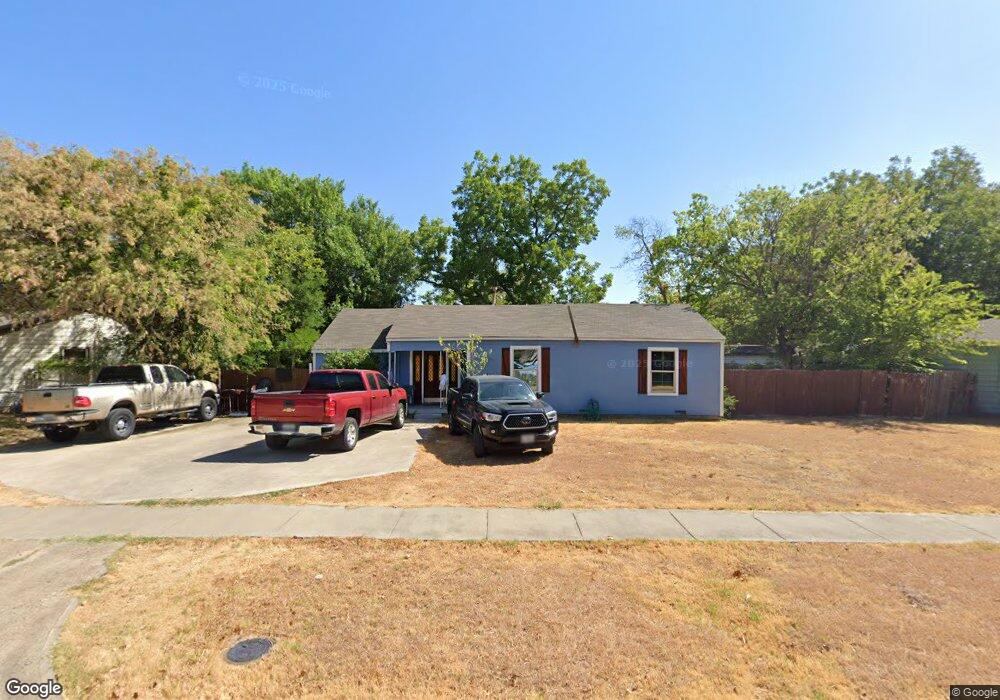 833 Short St, Grand Prairie, TX 75051 - photo 1