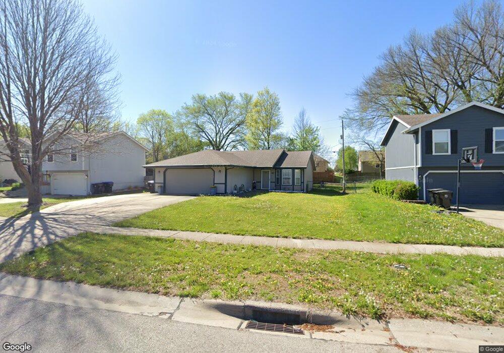 7325 SW 27th St, Topeka, KS 66614 - photo 1