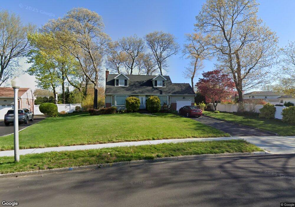 21 Saratoga St, ComMacK, NY 11725 - photo 1