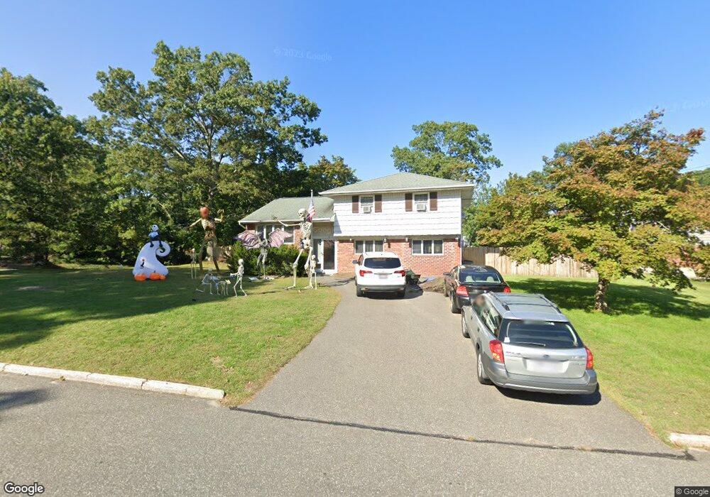 1 Harvard Ln, ComMacK, NY 11725 - photo 1