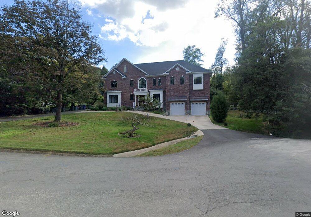 7319 Reddfield Ct, Falls Church, VA 22043 - photo 1