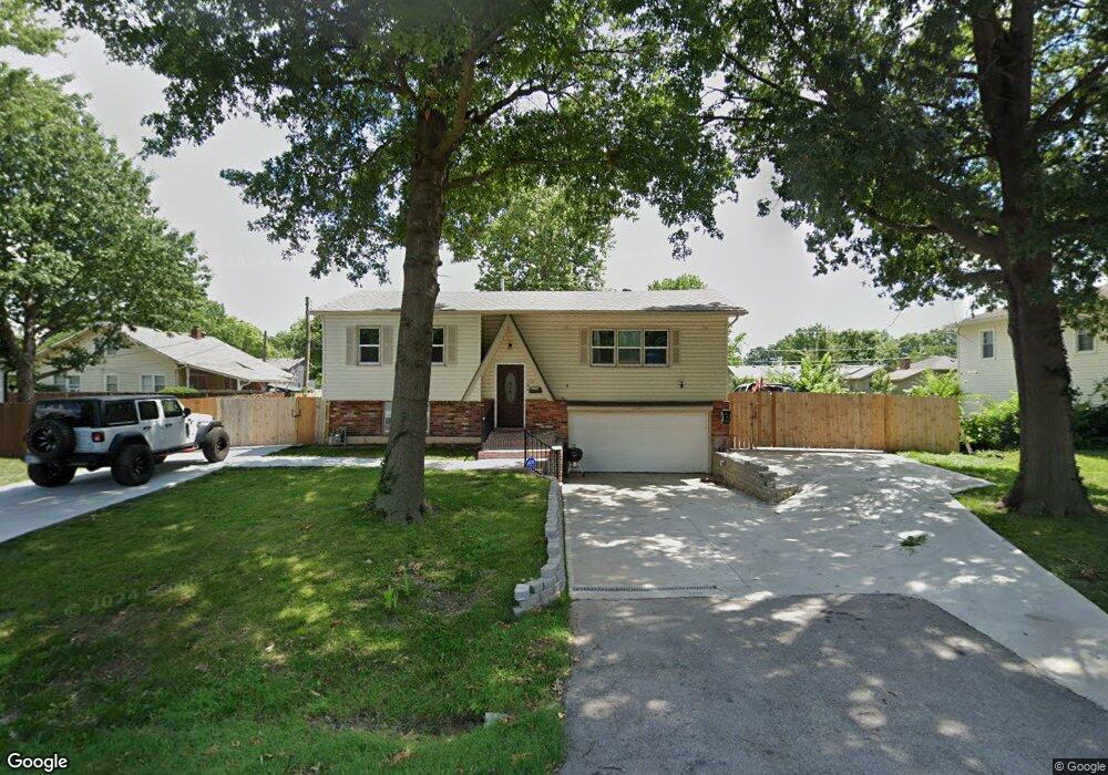 11107 W 70th St, Shawnee, KS 66203 - photo 1