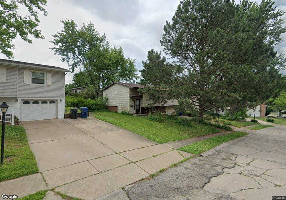 4917 Candlelight Dr, Davenport, IA 52806 - photo 1