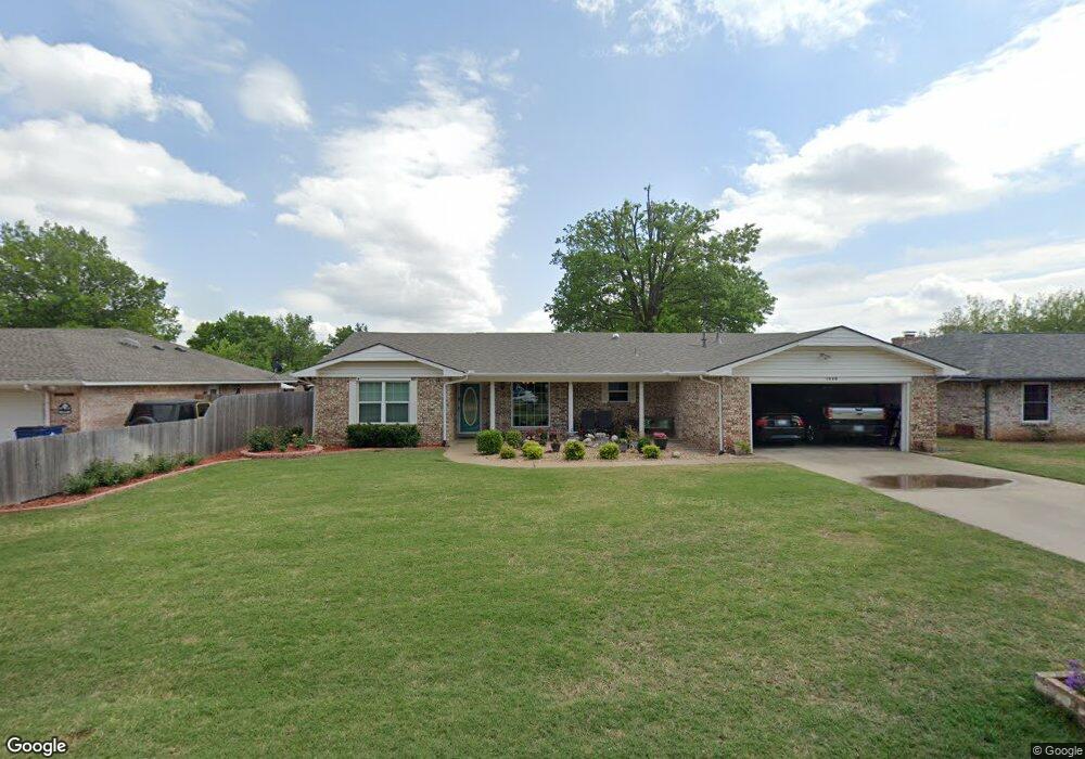 1930 Green Briar Cir, Duncan, OK 73533 - photo 1