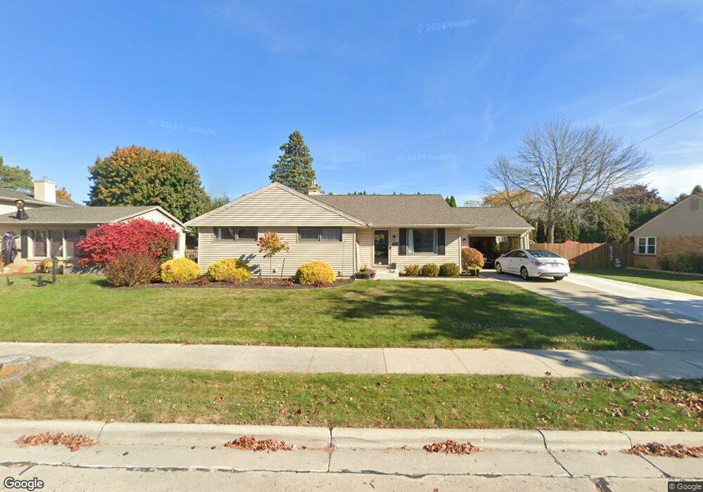 1410 Ahrens St, Manitowoc, WI 54220 - photo 1