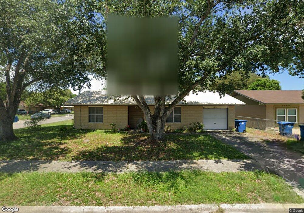 1203 Fairview Dr, Beeville, TX 78102 - photo 1