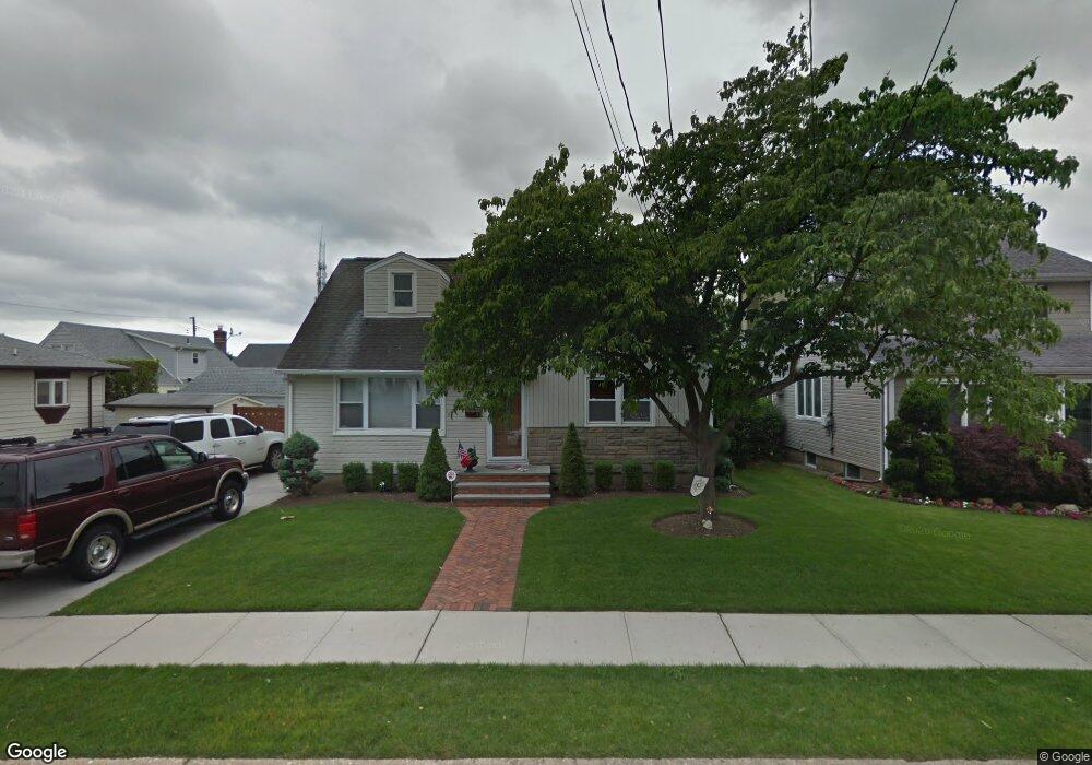 121 Musgnug Ave, Mineola, NY 11501 - photo 1