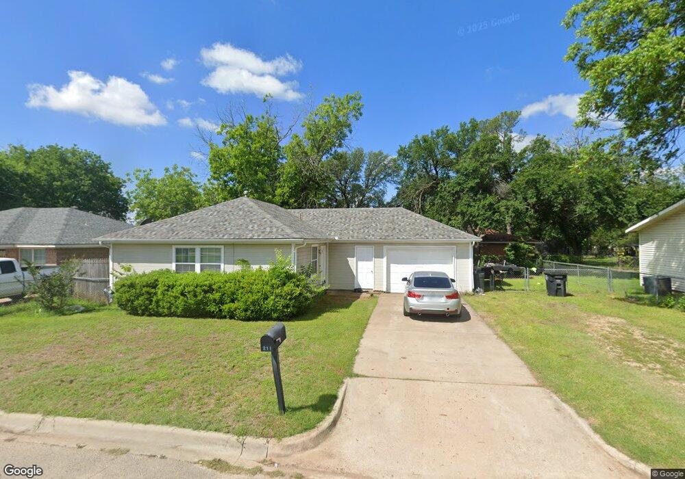 211 Stroud St, Cleburne, TX 76033 - photo 1