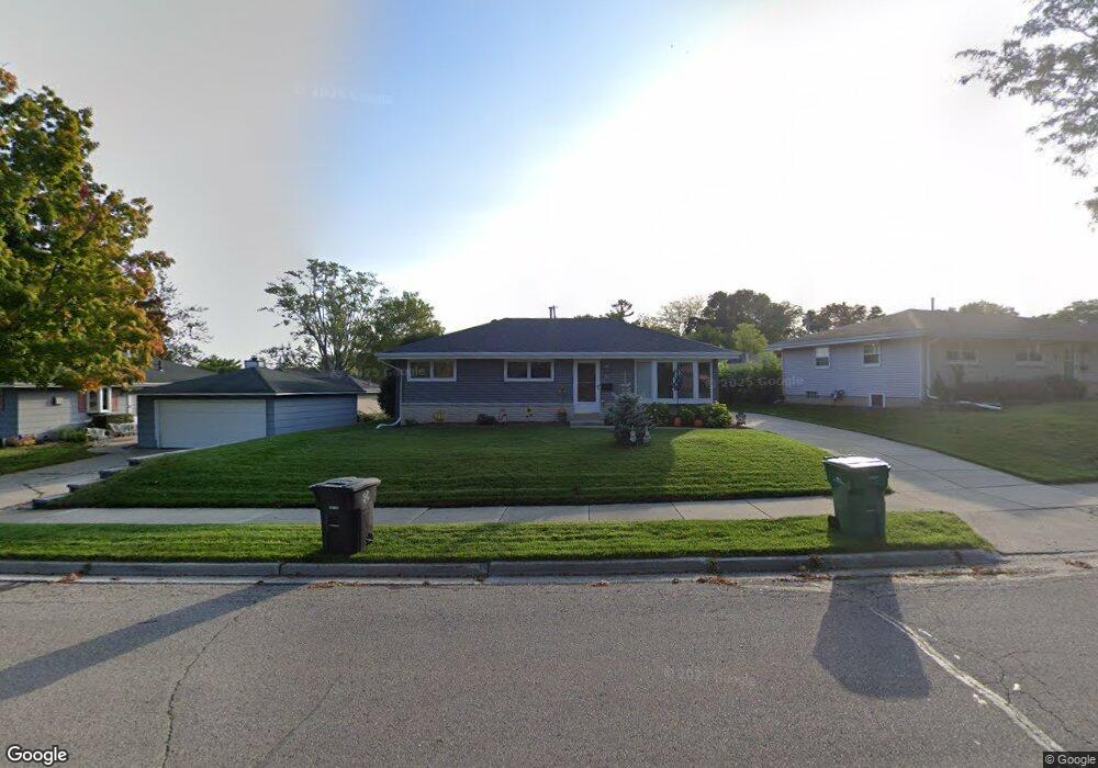 W152N8368 Elm Ln, Menomonee Falls, WI 53051 - photo 1