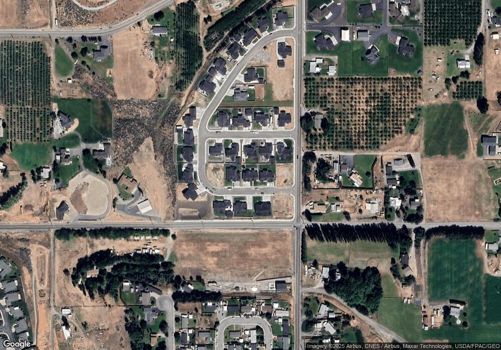 829 N Newport ' Lp, East Wenatchee, WA 98802 - photo 1