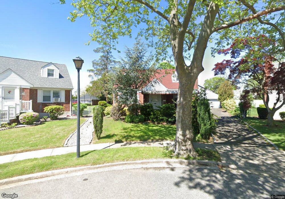 114 Maple Cir, New Hyde Park, NY 11040 - photo 1