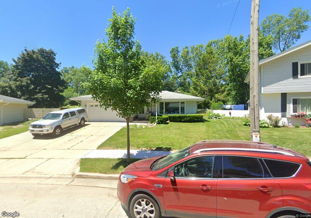 2116 Empire Dr, Waukesha, WI 53186 - photo 1