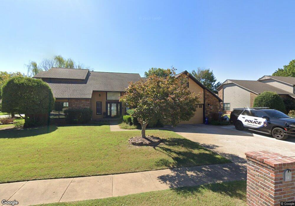 501 W Fairway Ct, Broken Arrow, OK 74011 - photo 1