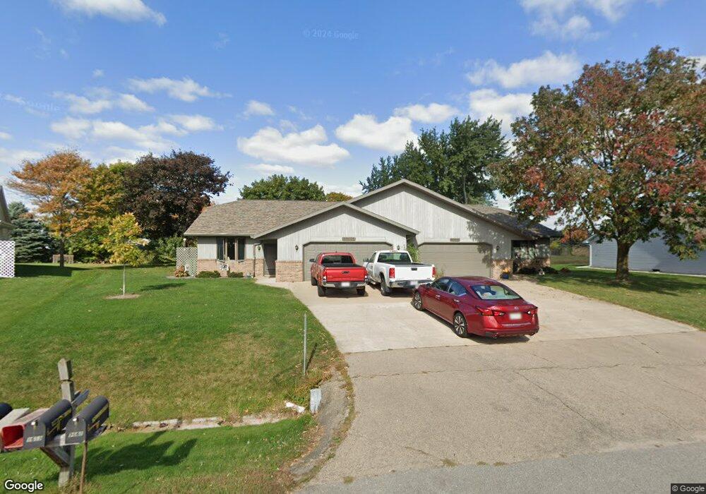 N9659 Emerald Ln, Appleton, WI 54915 - photo 1