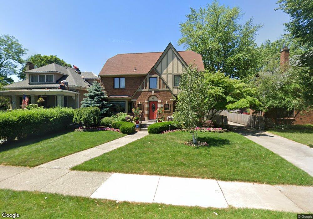 551 Fisher Rd, Grosse Pointe, MI 48230 - photo 1