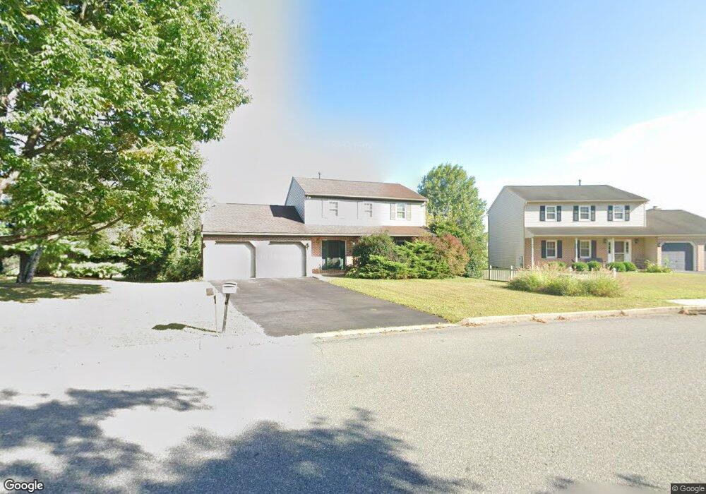 527 Hillside Ct, Hamburg, PA 19526 - photo 1