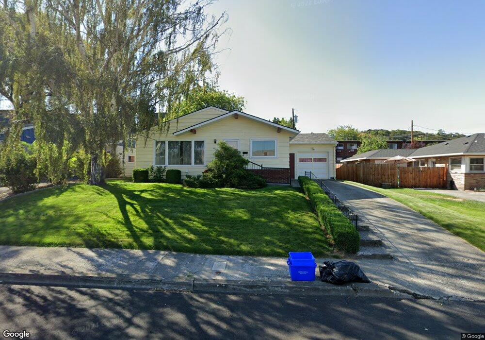 1712 E 11th St, the Dalles, OR 97058 - photo 1