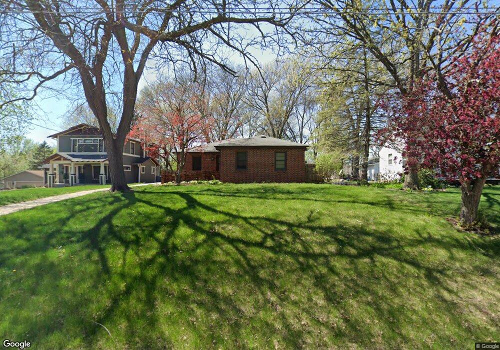 2726 53rd St, Des Moines, IA 50310 - photo 1