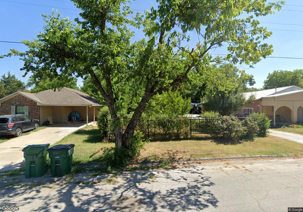 1514 E Garnett St, Gainesville, TX 76240 - photo 1