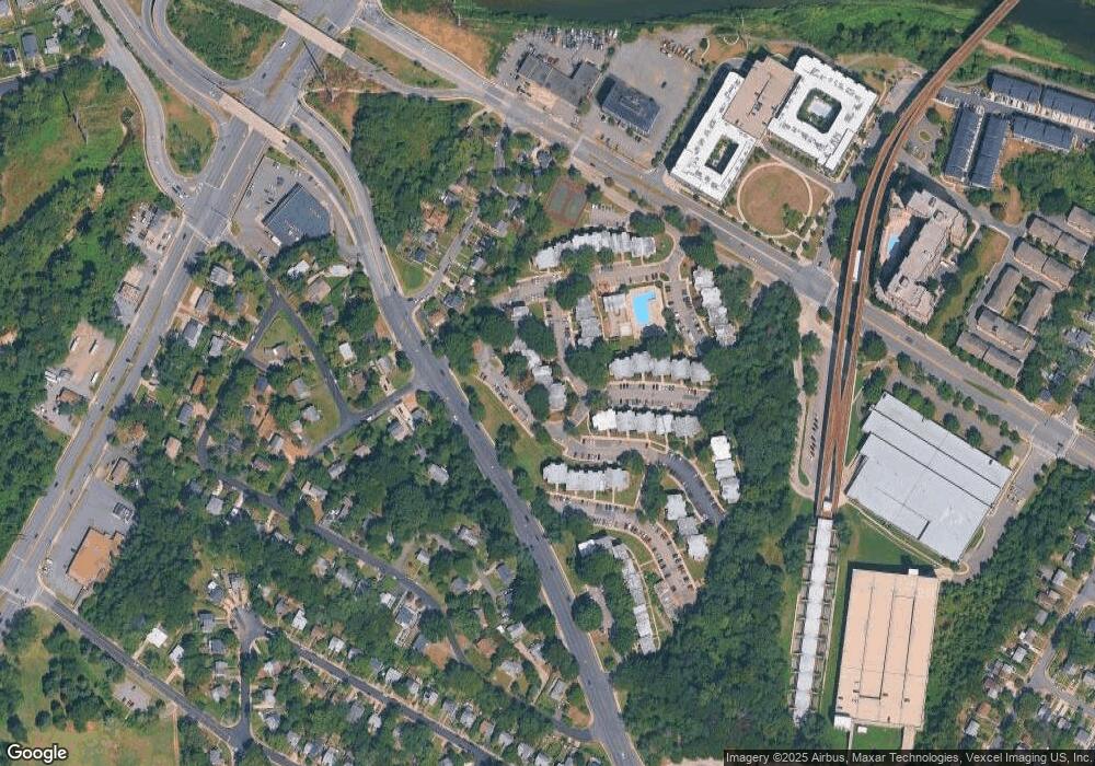 2641 Redcoat Dr, Alexandria, VA 22303 - photo 1