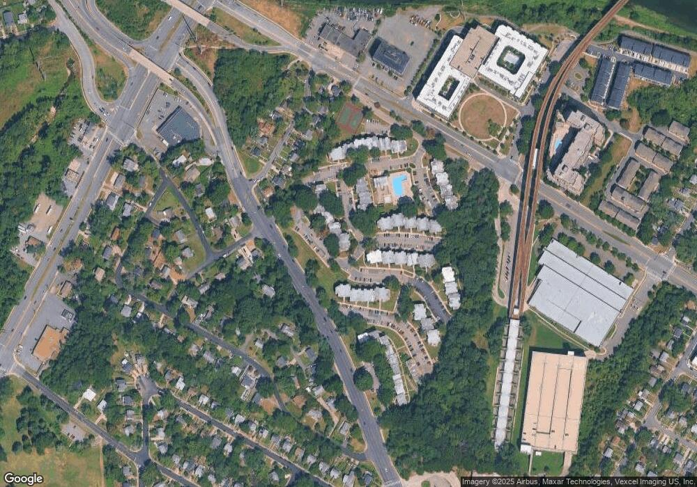 2637 Redcoat Dr, Alexandria, VA 22303 - photo 1