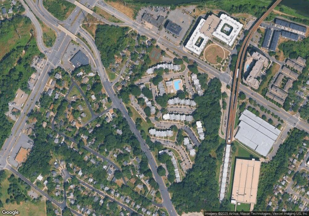 2639 Redcoat Dr, Alexandria, VA 22303 - photo 1