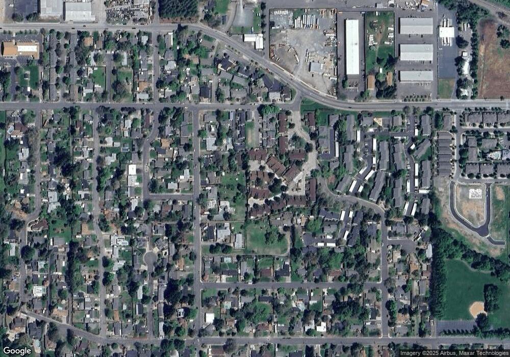 1227 SE Roundtable Dr, Grants Pass, OR 97526 - photo 1