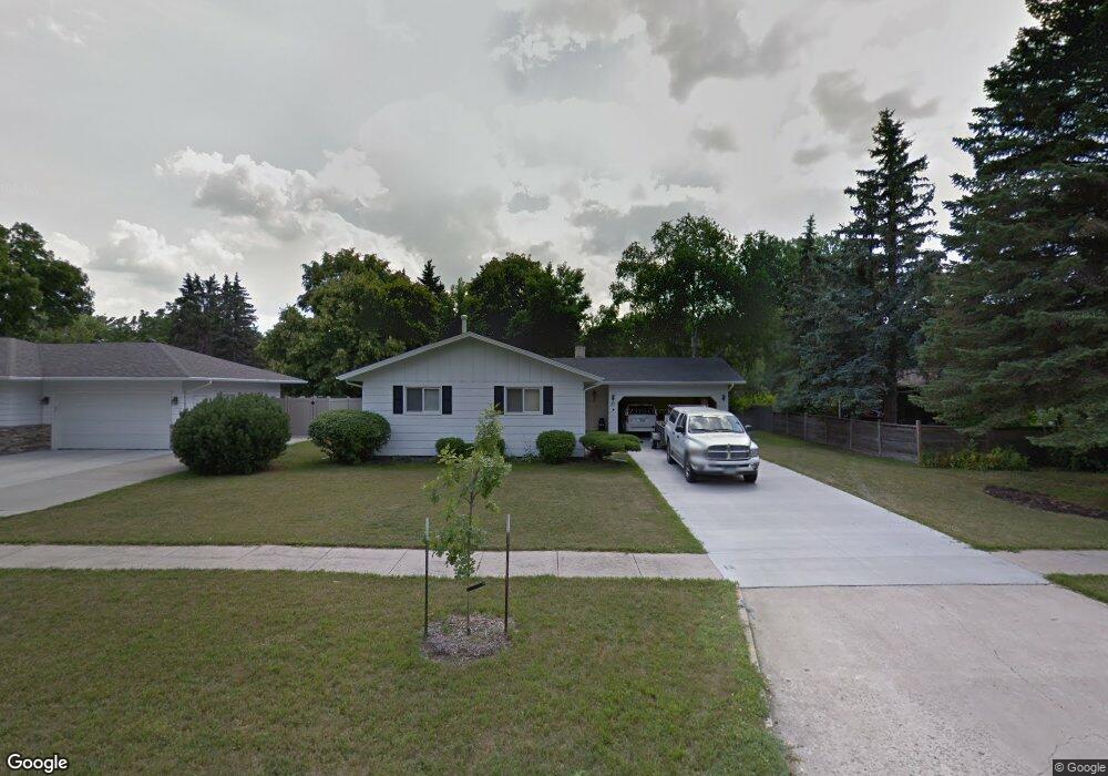 37 N Woodcrest Dr N, Fargo, ND 58102 - photo 1