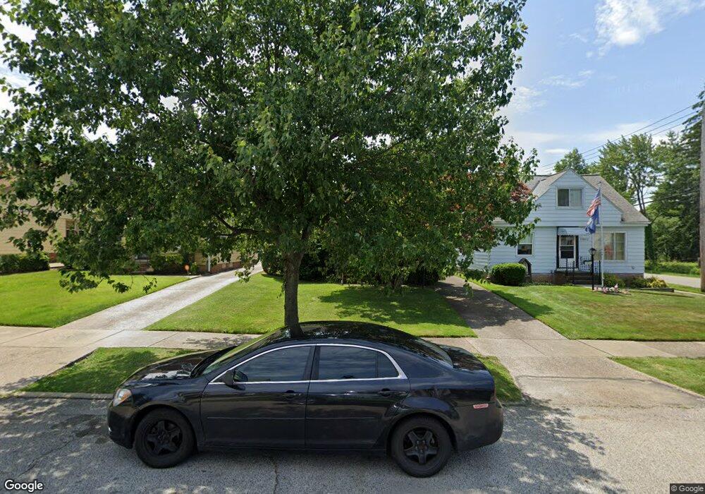 19806 Gardenview Dr, Maple Heights, OH 44137 - photo 1