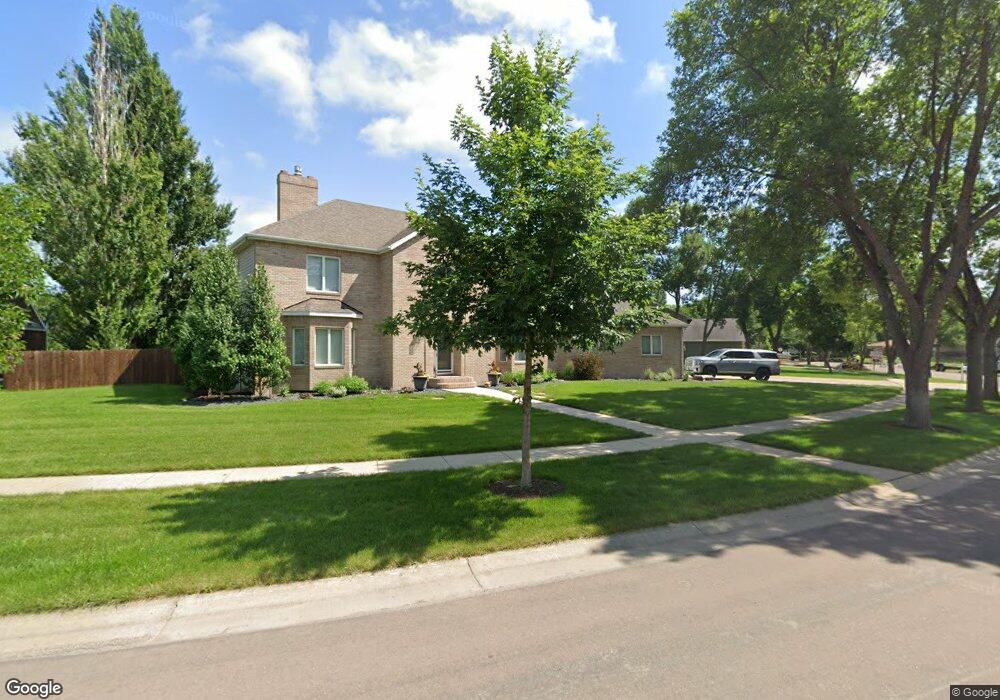 2715 Lilac Ln N, Fargo, ND 58102 - photo 1