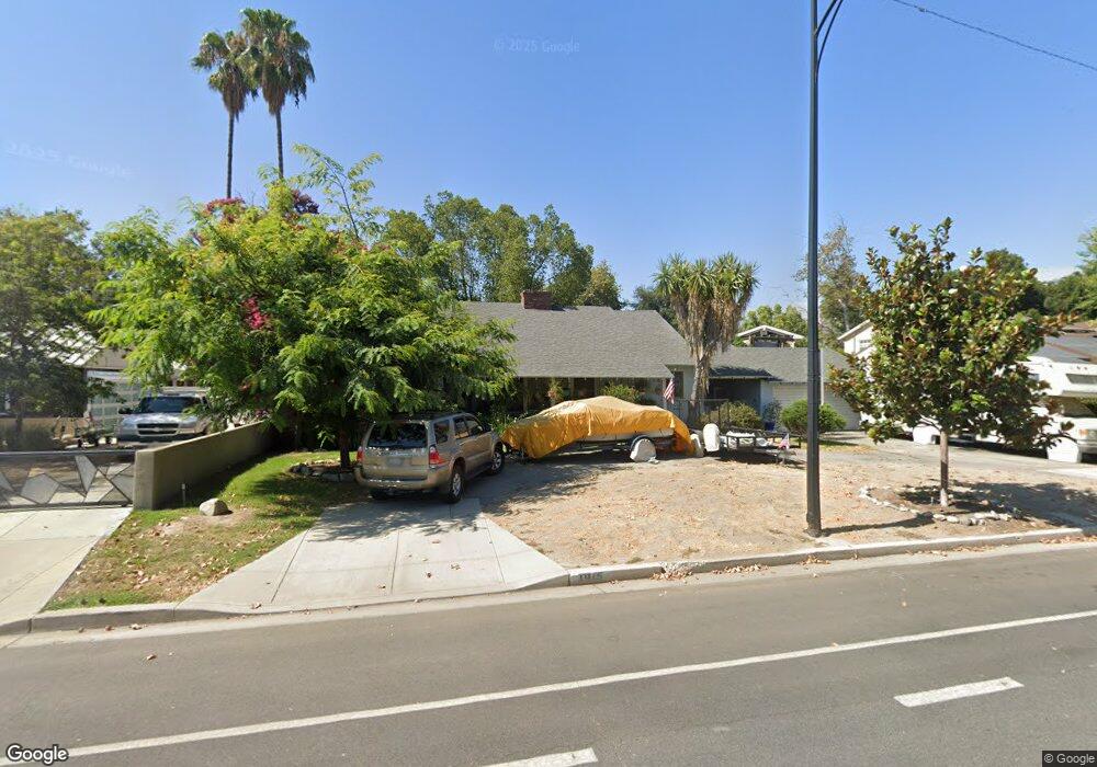 1915 W Riverside Dr, Burbank, CA 91506 - photo 1