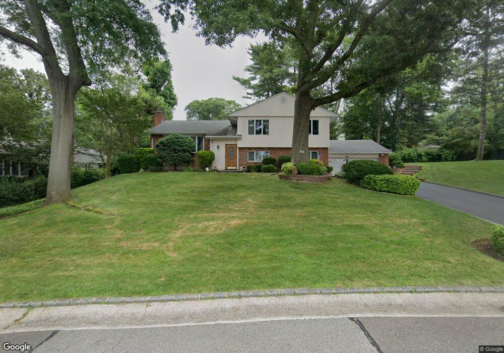 44 Bridge Rd, Manhasset, NY 11030 - photo 1