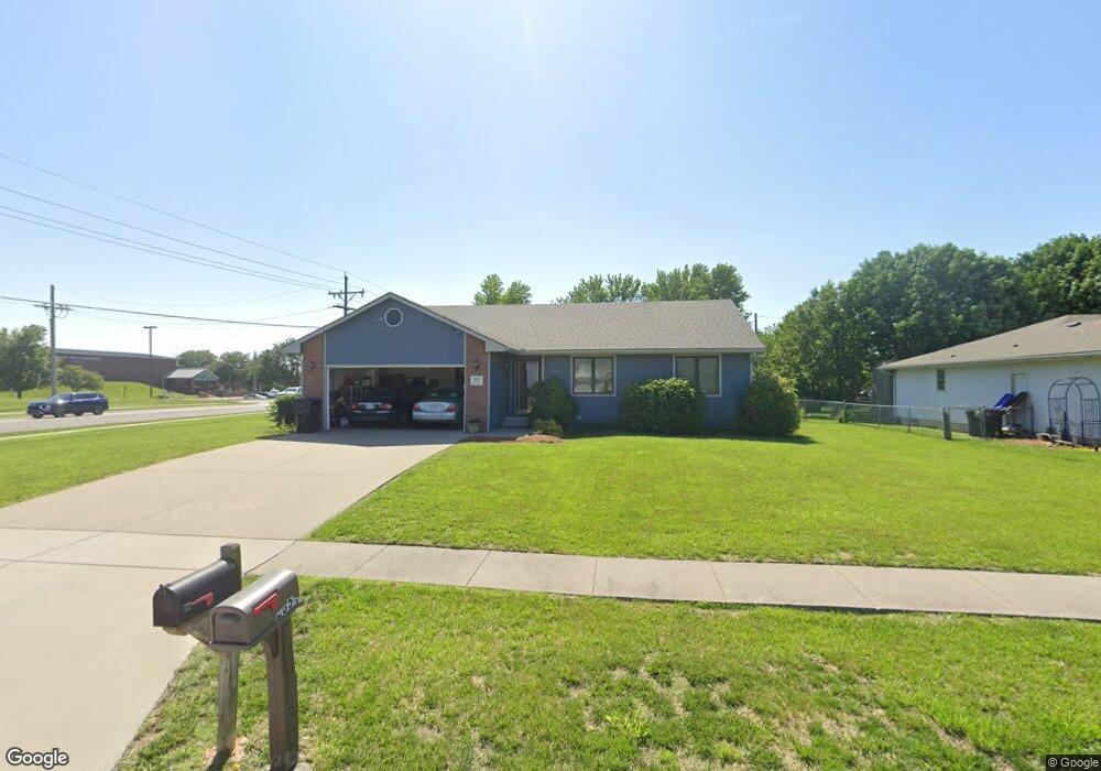 2855 SW Maxfield Rd, Topeka, KS 66614 - photo 1