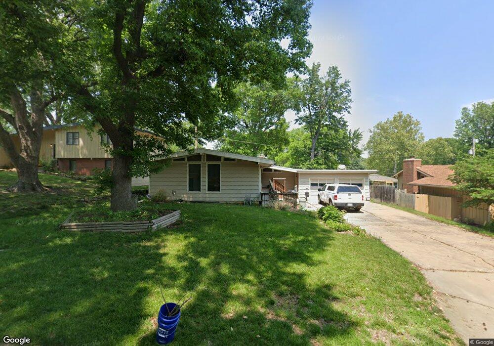 1624 SW 27th St, Topeka, KS 66611 - photo 1