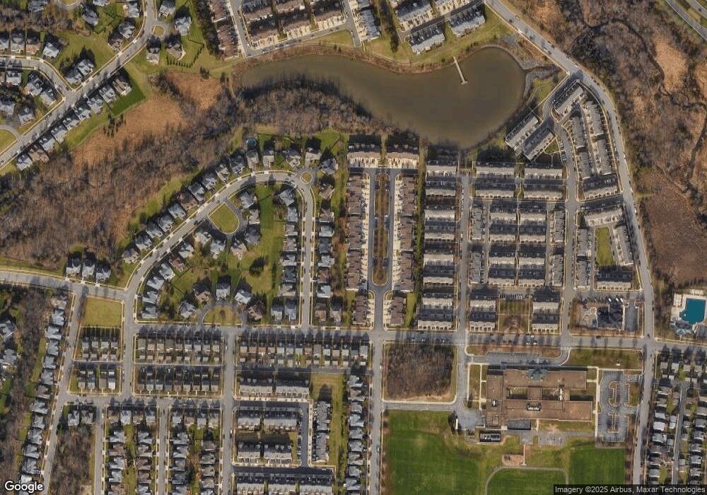 25268 Mcintyre Square, Chantilly, VA 20152 - photo 1