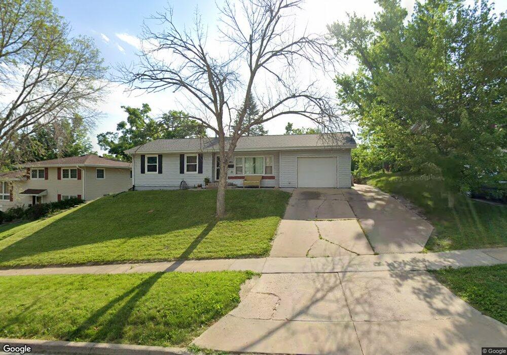 1330 36th St SE, Cedar Rapids, IA 52403 - photo 1