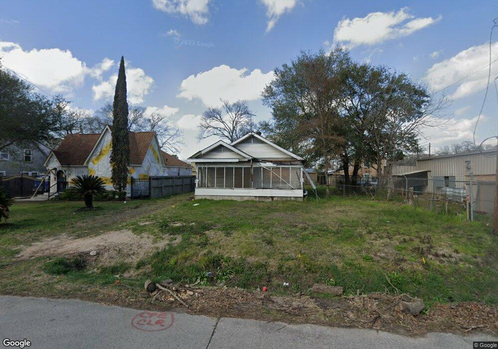 519 Caplin St, Houston, TX 77022 - photo 1